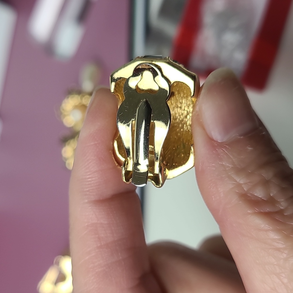 Christan Dior Gold Plated Earrings Clip On With Crystal / Amethyst  Repaired - Picture 13 of 16